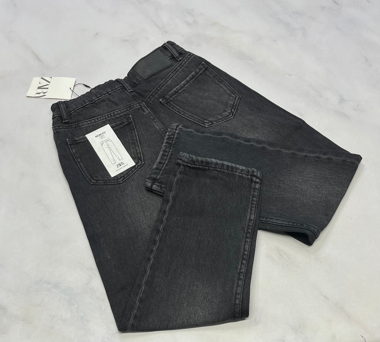 ZARA: MOM jeans neuve ! Taille haute 1x 10ans et 1x 11-12 ans ajustable .