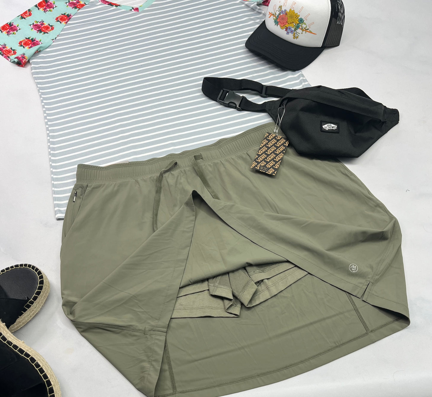 🌿 Jupe : avec short cuissard intégré . Tissu stretch dans tout les sens . XXL/ femme neuve.