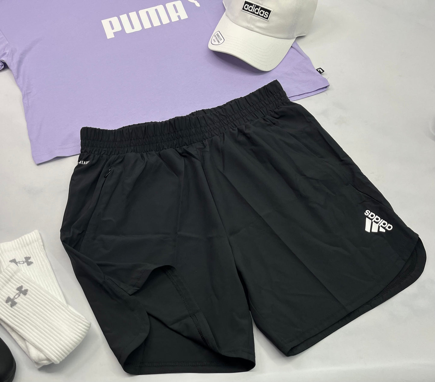 💜 Short Adidas : tissu de sport léger L/ femme coupe relax neuve .