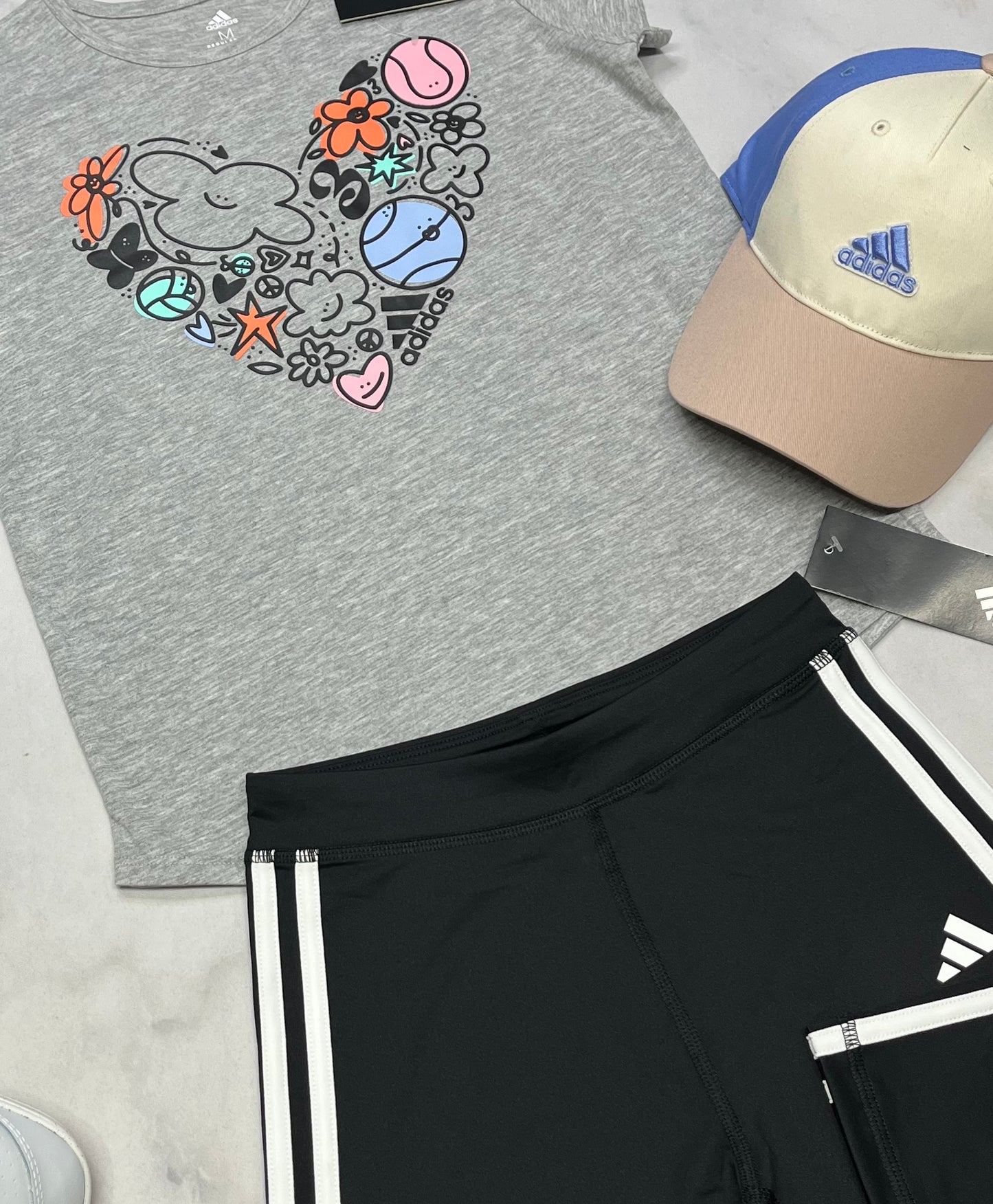 😍 Manche courte : Adidas 10-12 ans fille neuf !
