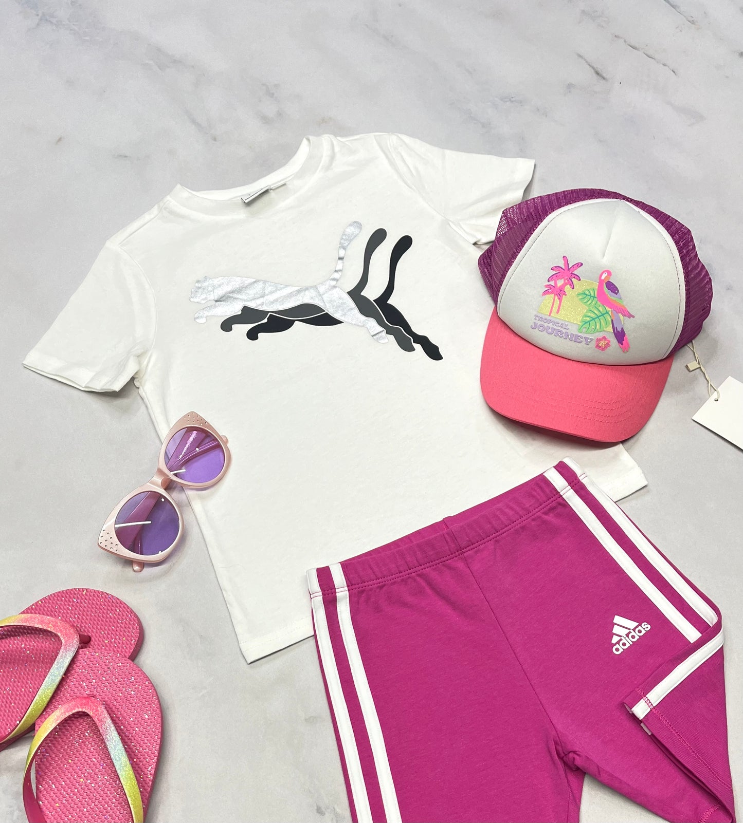 đ· Manche courte : Puma logo argentĂ© 5 ans fille neuf !