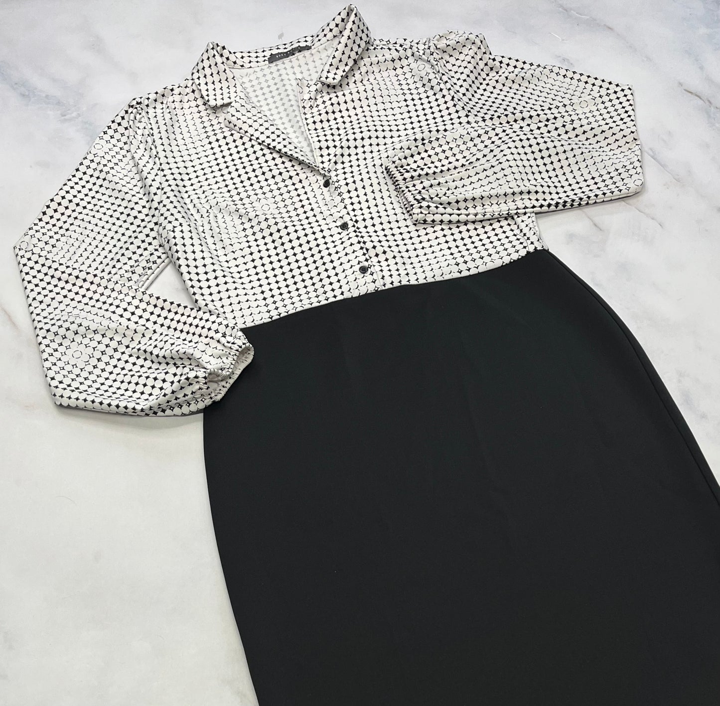 Belle robe Suzie : Tissu stretch de partout ( manche ballon ). Illusion 2 pièces . Comme neuve ! Fait M/ femme .