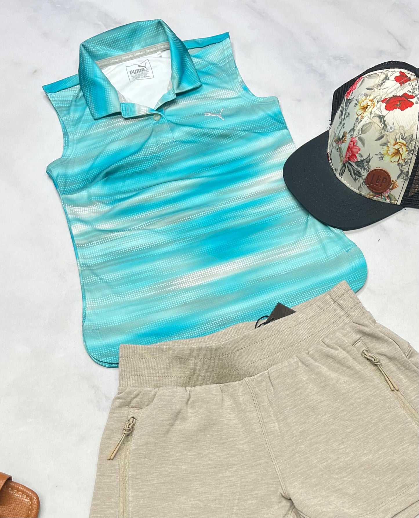 🩵 Camisole : polo/ Puma en tissu de sport stretch . + 8-9 ans fille comme neuve . Mini logo au devant .