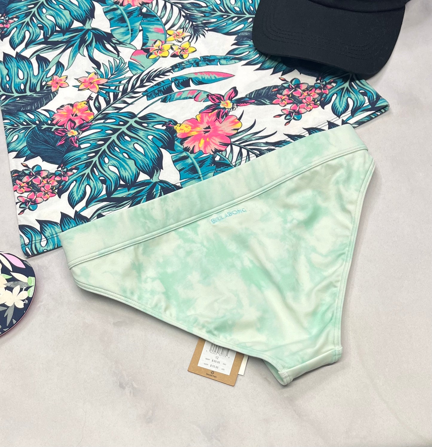 💦 Bas de maillot : Billabong neuf ! 12 ans fille . Inscrit Billabong au dos de la culotte .