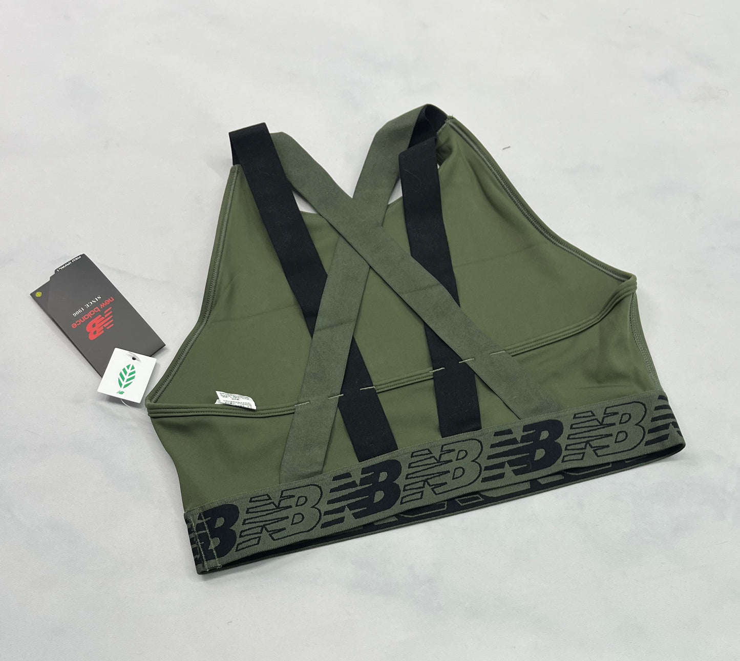 New Balance : Top sport incroyable neuf! médium et large femme .