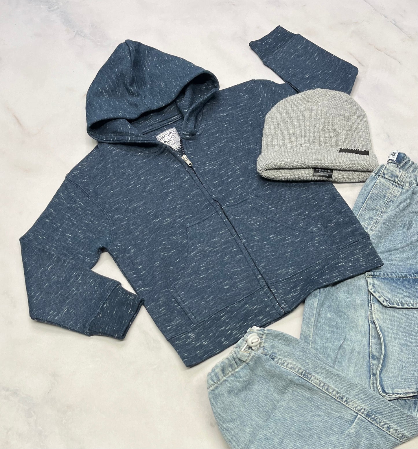 💙 Veste zip : bleuté en ouaté doux confo .fait 5-6 ans confo état neuve .