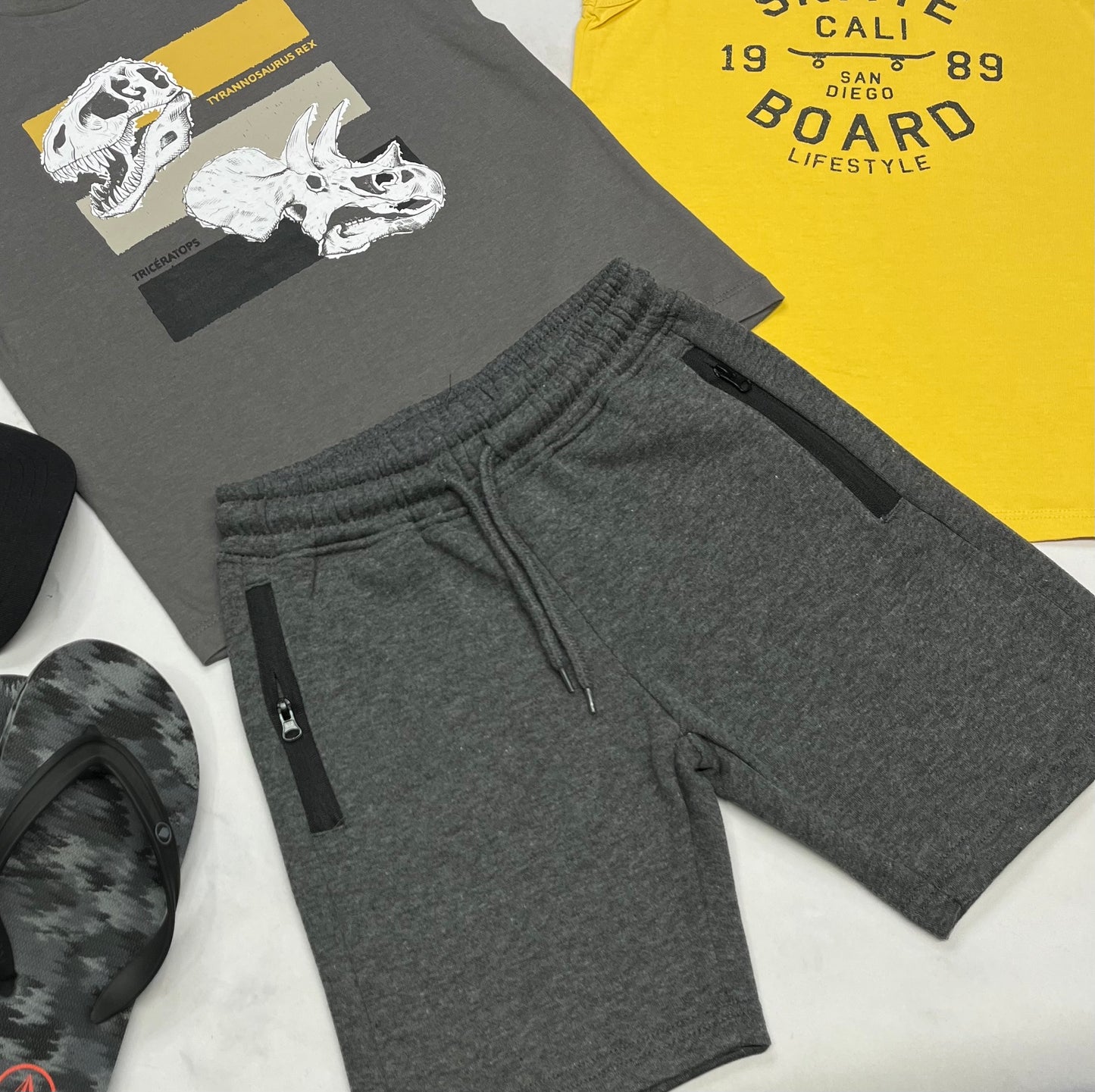 ☀️ Short : ouaté 4ans et 6 ans garçon neuve .