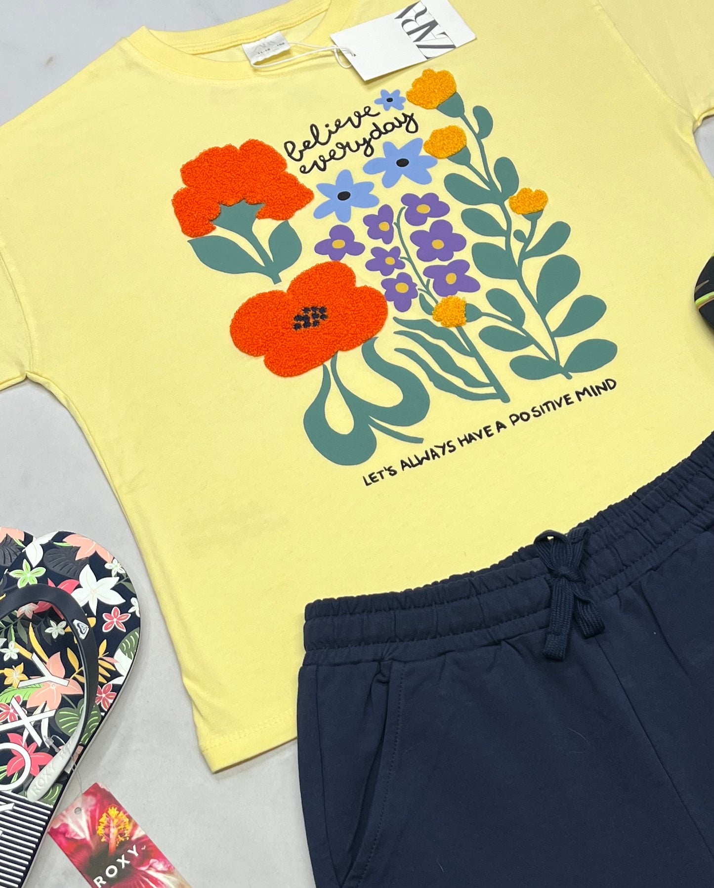 🌻 Manche courte : ZARA 12 ans fille neuf ! ( fleurs orangé sont bomber en tissu ratine ).