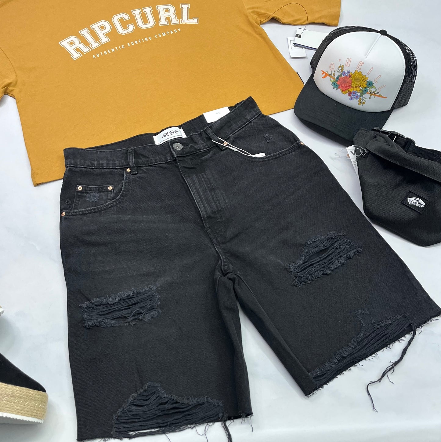 ☀️ Bermuda jeans : taille haute coupe tendance Gr : 5 ans femme (small ) neuf !