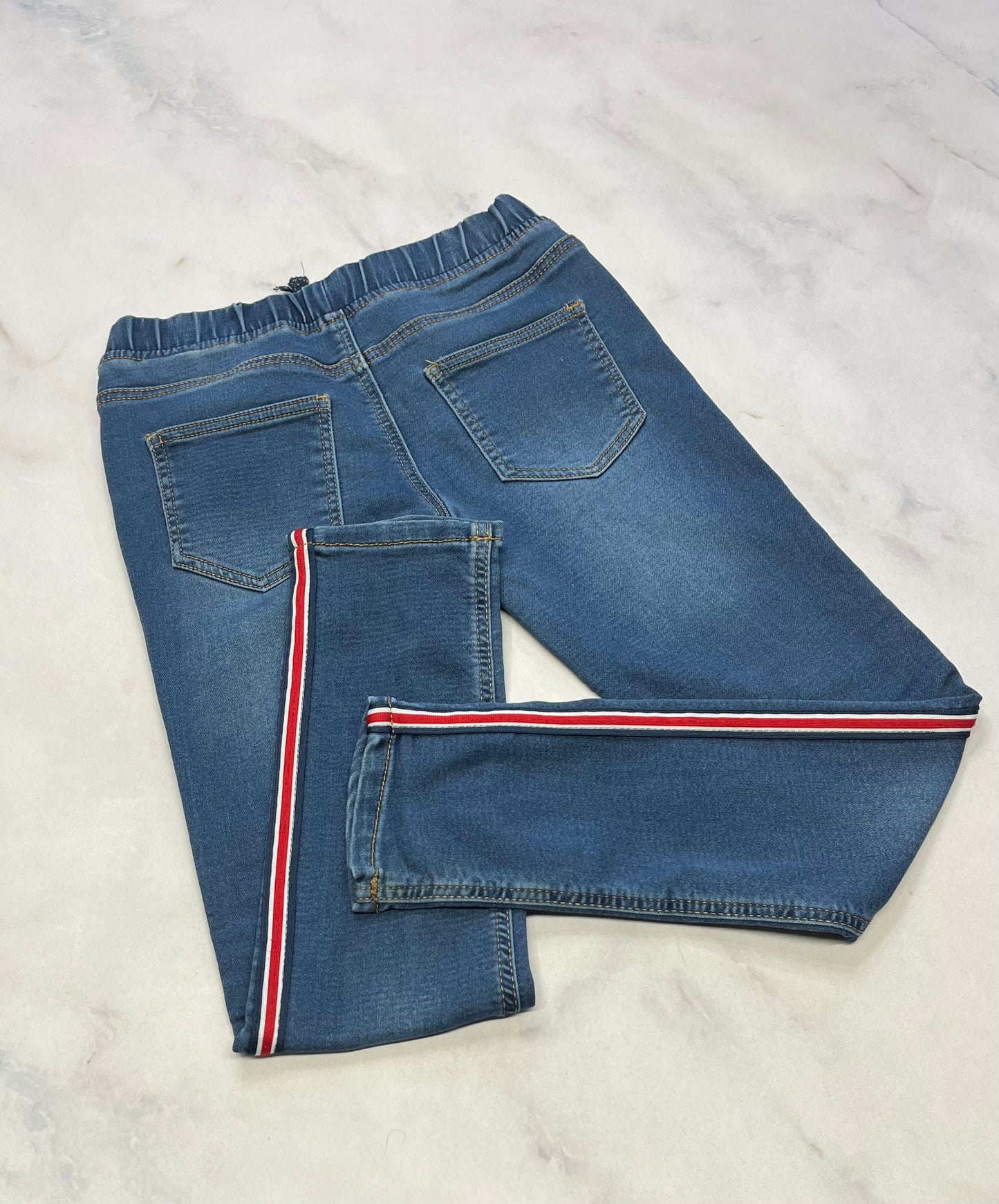 Jegging jeans : ultra mou confo . On s’en fout des garçons 14 ans fille . Super état.