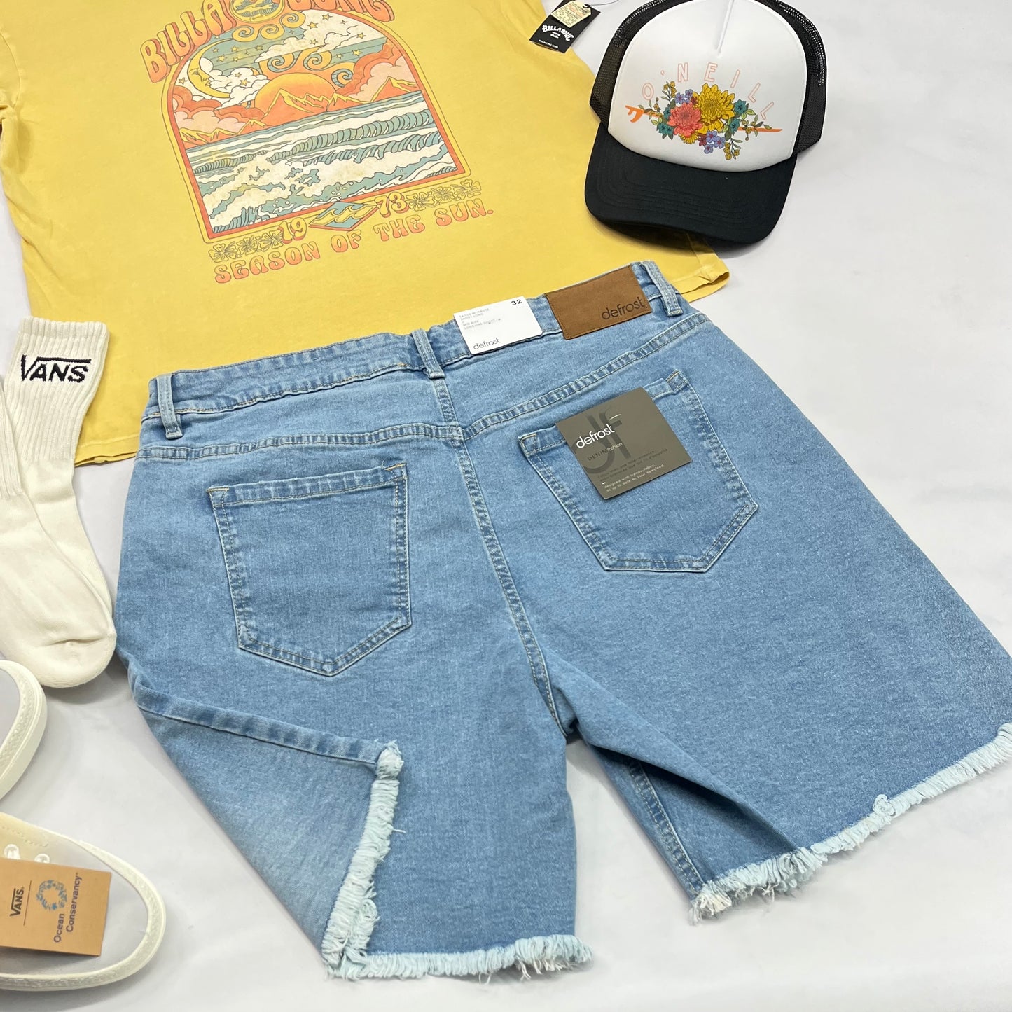 ☀️ Bermuda : jeans stretch Defrost 31(11 ans femme ) et 32(12 ans femme ) dispo . Beau tissu extensible .