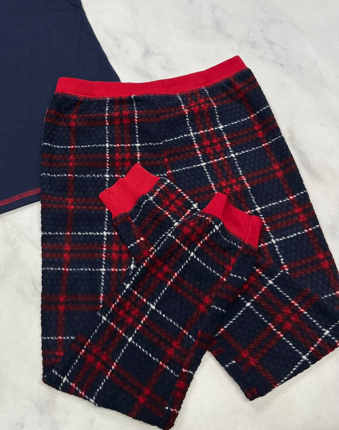 Pyjama neuf! Pantalon tout doux .fait 5 ans .