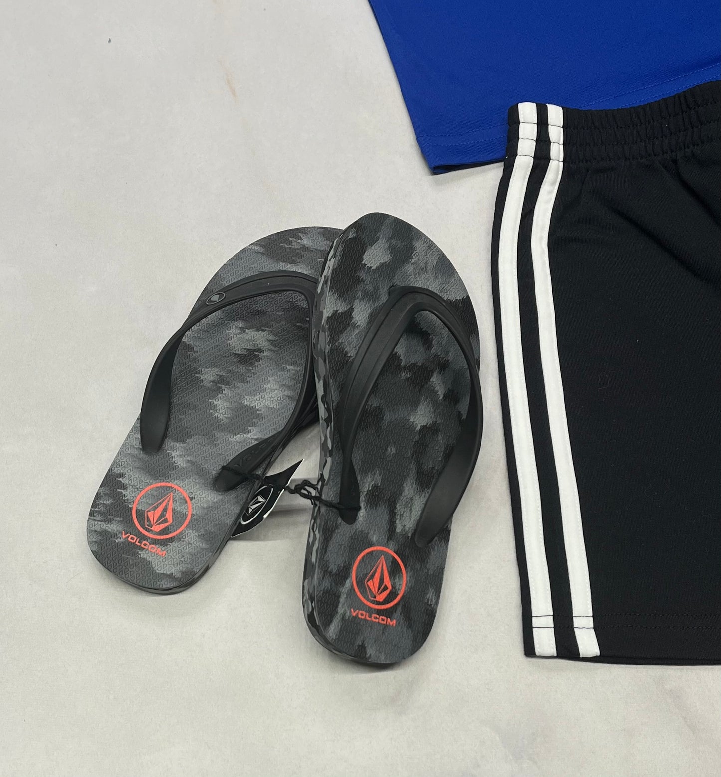 🌴 VOLCOM : Flip flop 2 junior neuve !