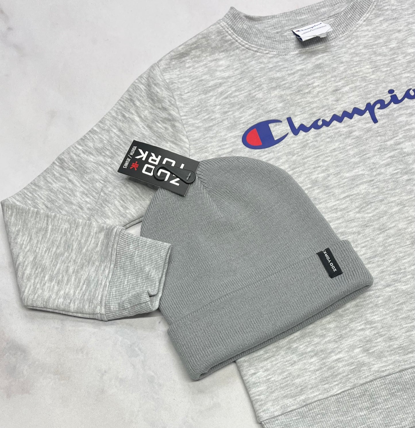 đ€©Tuque : Zoo York grise fait 0/S enfant . Neuve .