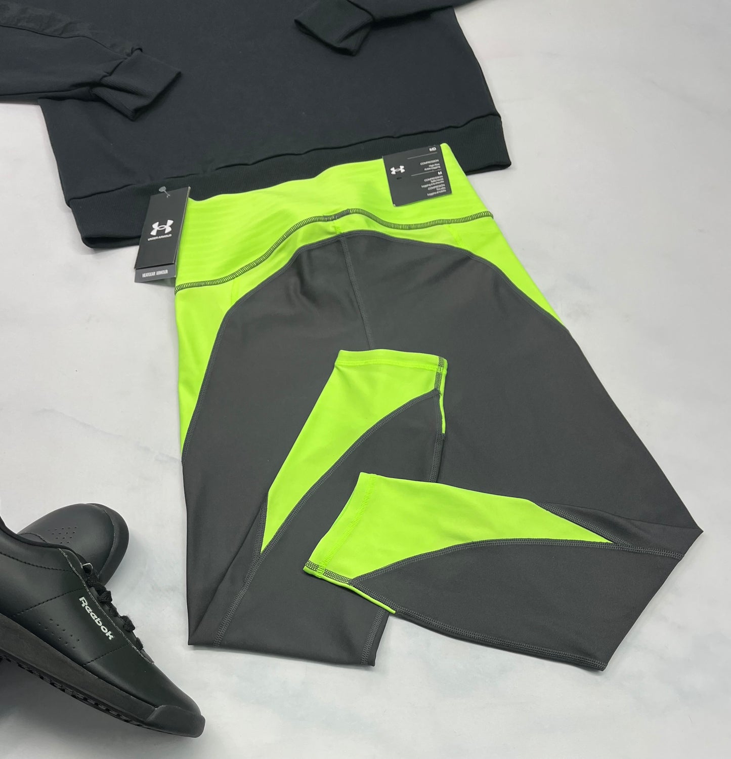 💚 H.Armour : 7/8 ième fait S(5-6 ans femme ) . Tissu de sport , taille haute avec ceinture stretch intégré . Superbe
