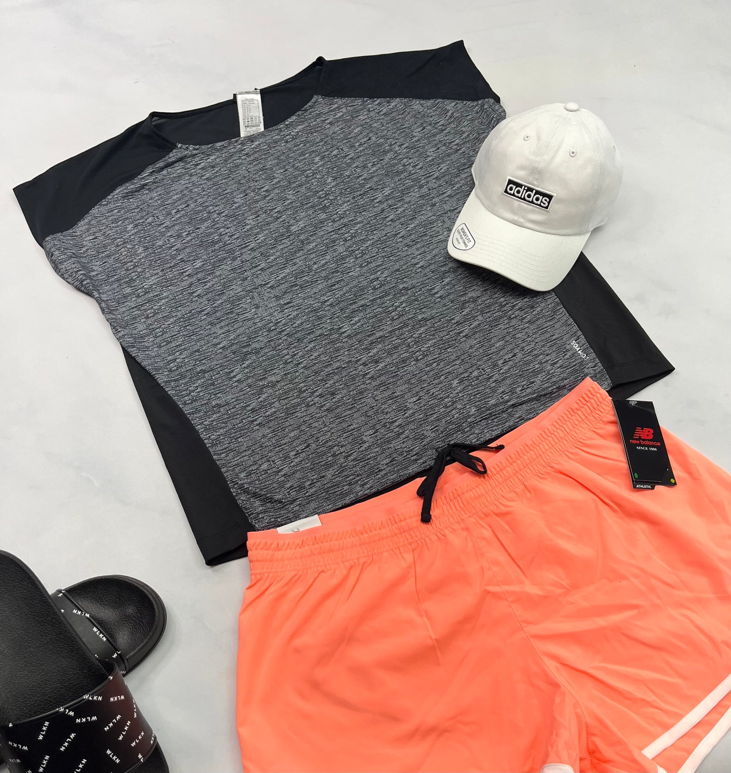 đ Manche courte : Domyos en tissu de sport lĂ©ger , stretch avec cordon de serrage au bas . L/ femme coupe confo comme neuf !
