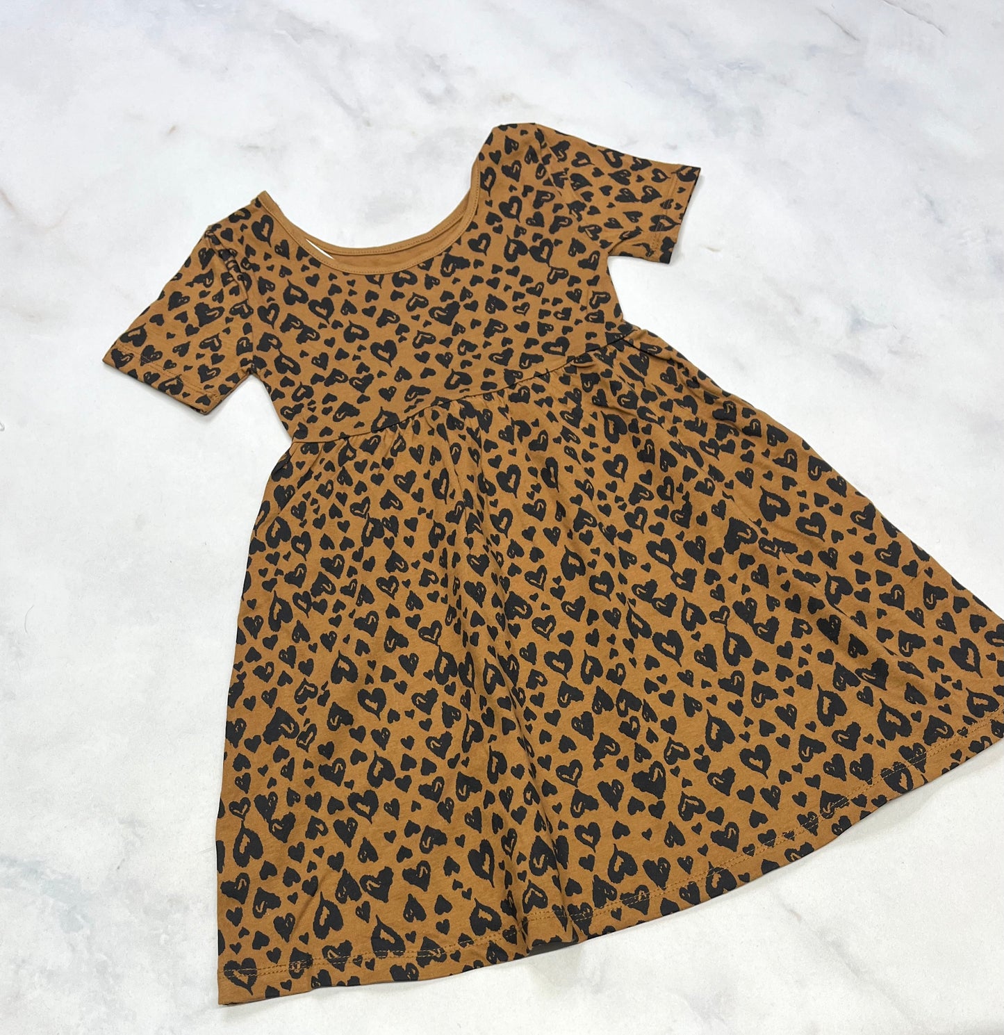 Robe : neuve ! 4-5 et 6 ans