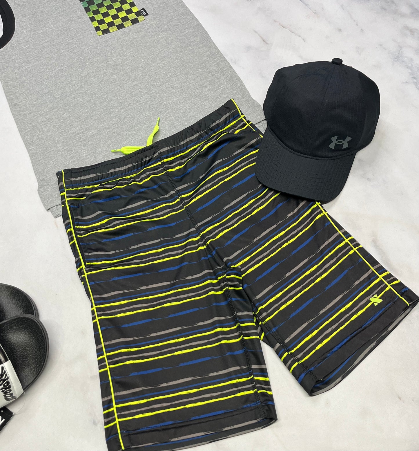 🌵Bermuda : Surin en tissu de sport stretch comme neuf !12 ans garçon .