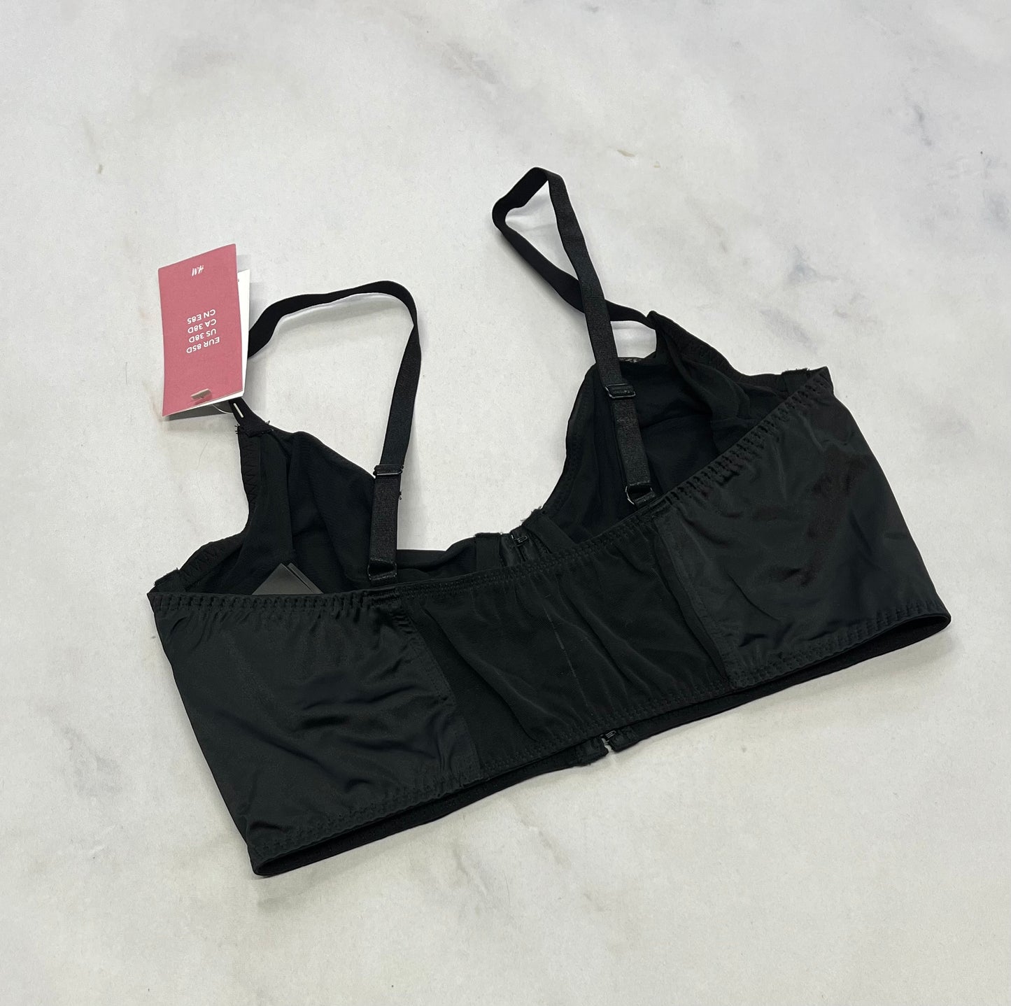 Bra : Souple s’attache à l’avant ( contour stretch ) neuve . 38 D ( fait 36 D) neuve .