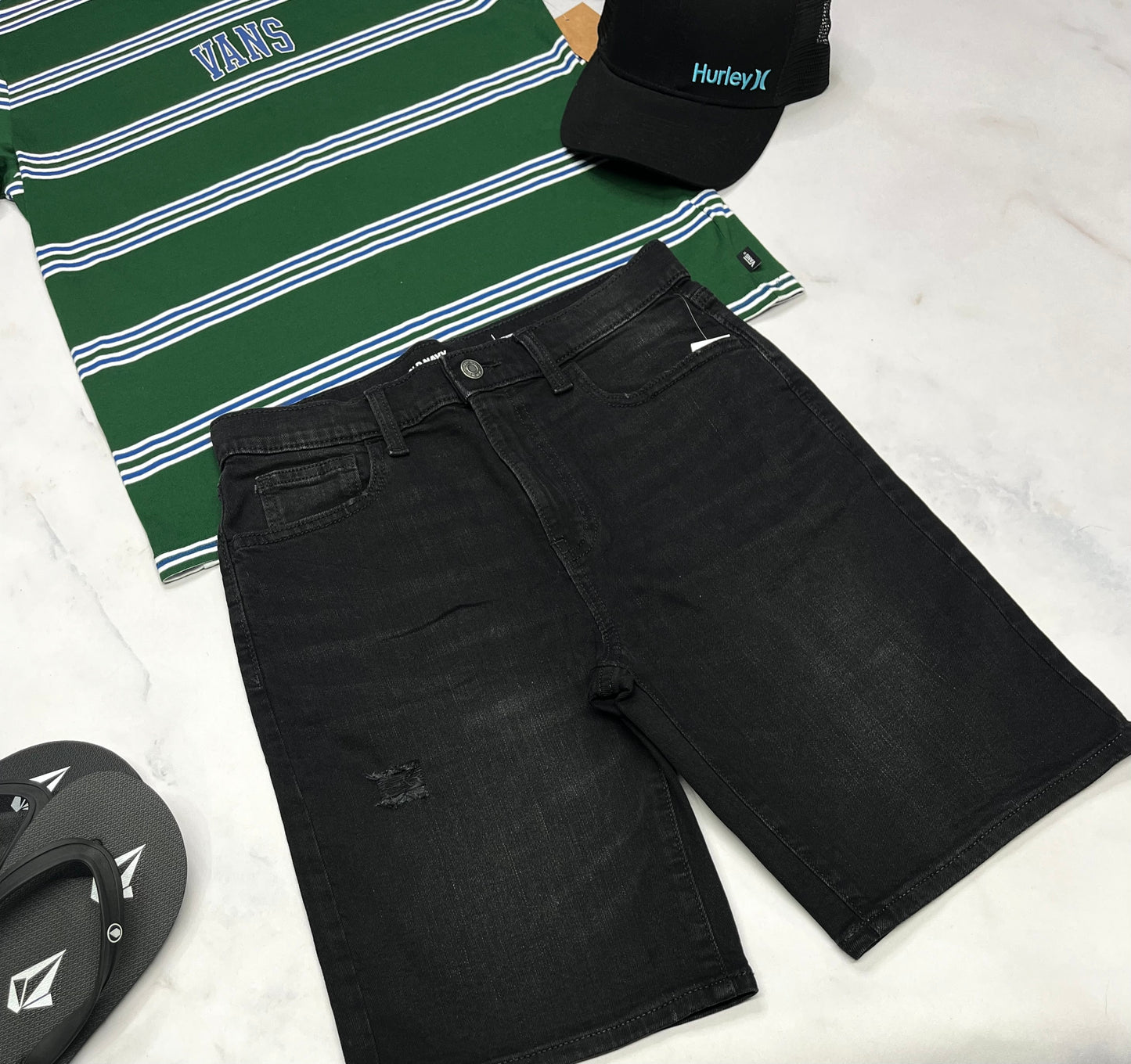 đ”Bermuda : en jeans/ souple stretch 16 ans garçon taille ajustable neuf.