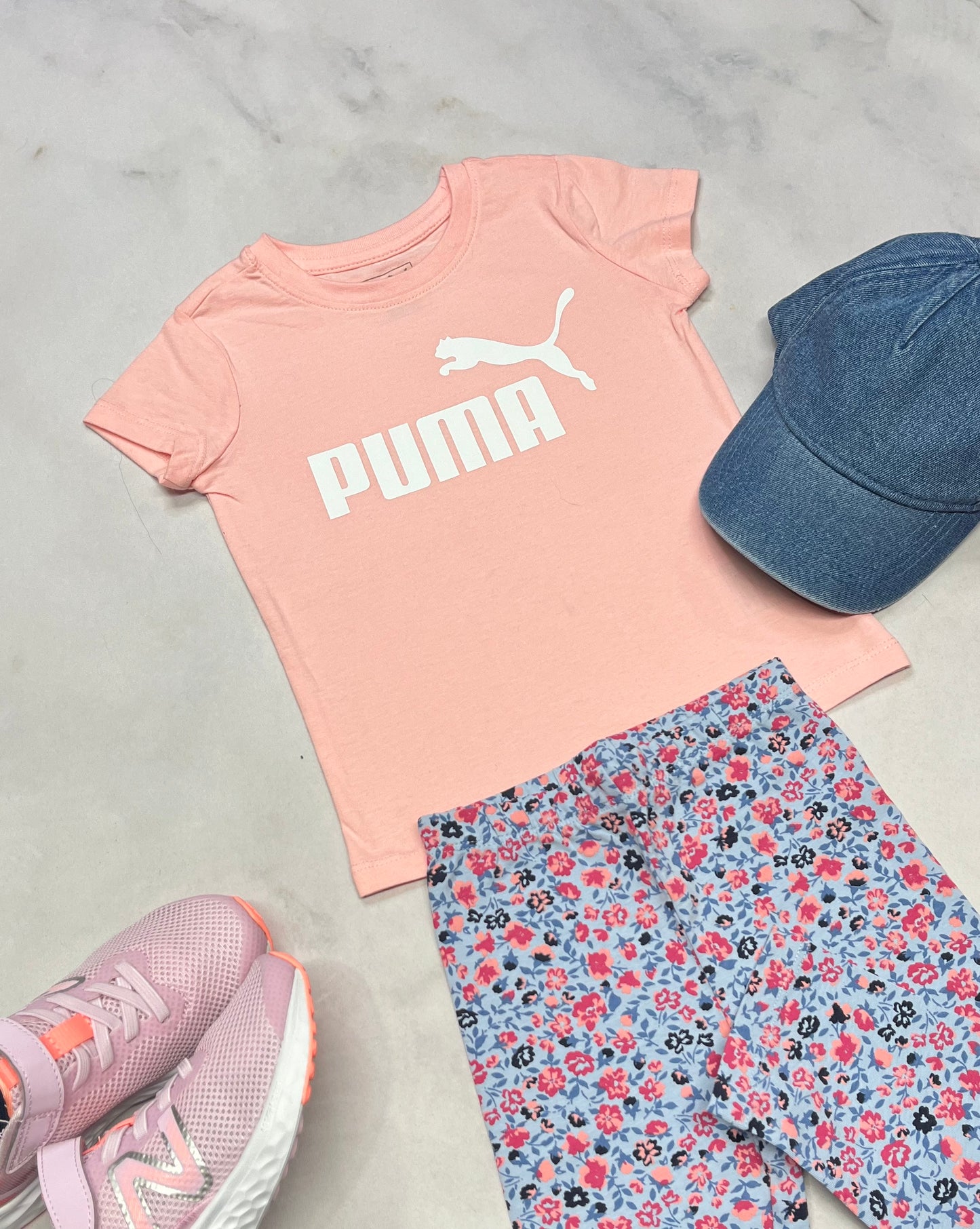 đ©” Solde Puma : Manche courte fait 4 ans fille neuf mais 1 mini point ultra flou .