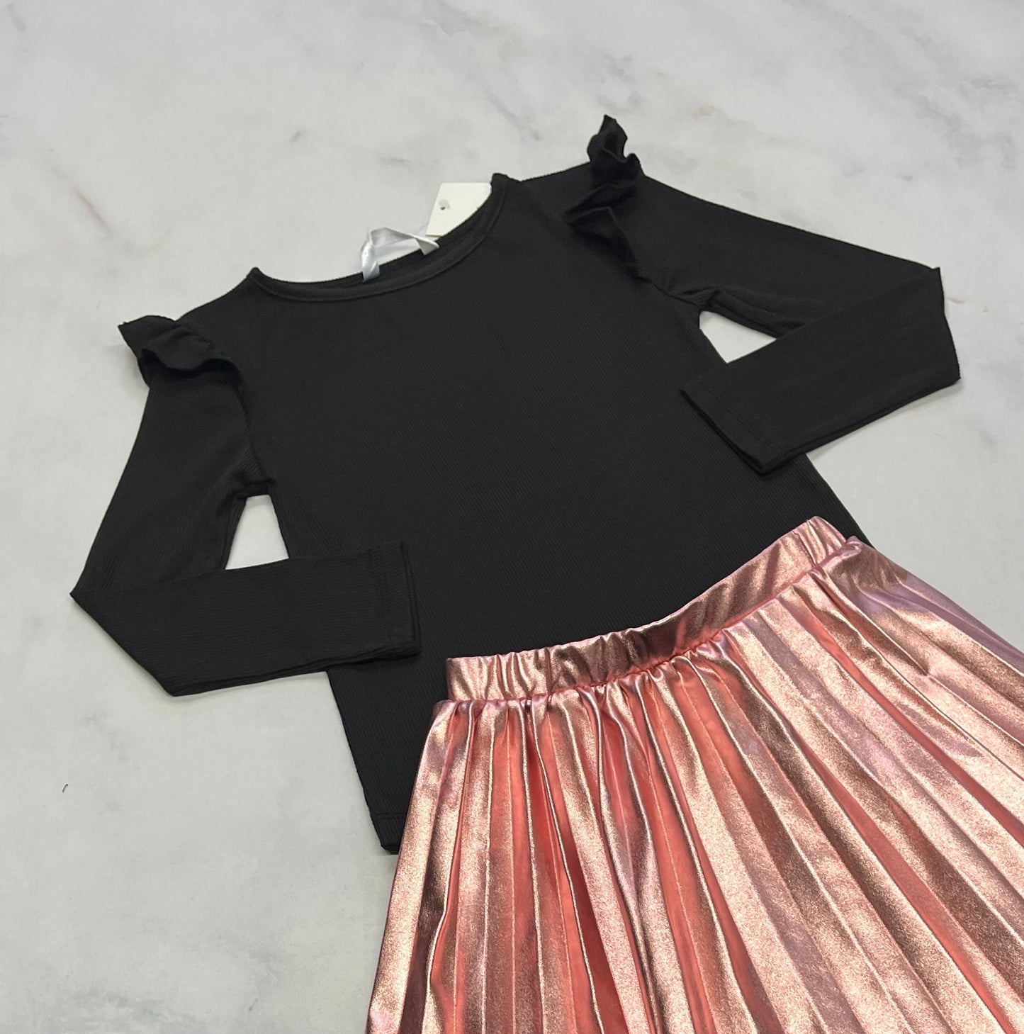 Duo neuf ! Manche longue rib texturé stretch ++ 4 ans neuf + Jupe mole end métallisé rose fait 4 ans neuve.