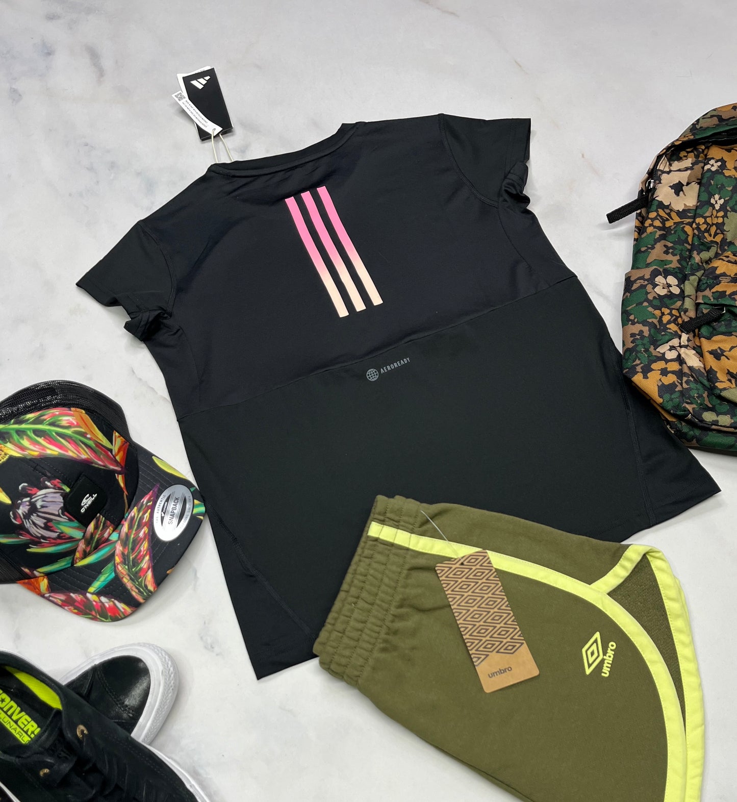 🌴Manche courte : Adidas en tissu de sport extensible de partout 11-12 ans fille neuf ! Dos superbe .