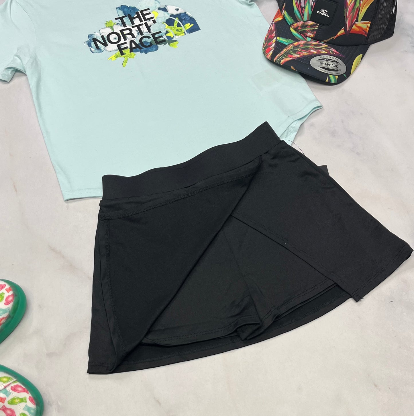 🩵 Jupe : short tissu de sport intégré . Stretch de partout dans tout les sens . 7-8 ans fille neuve !