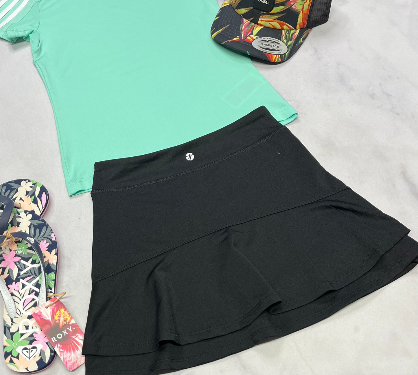 🌴 Jupe short intégré : tissu de sport stretch de partout! 10 ans fille neuve ! Dos de la jupe étagé superbe .
