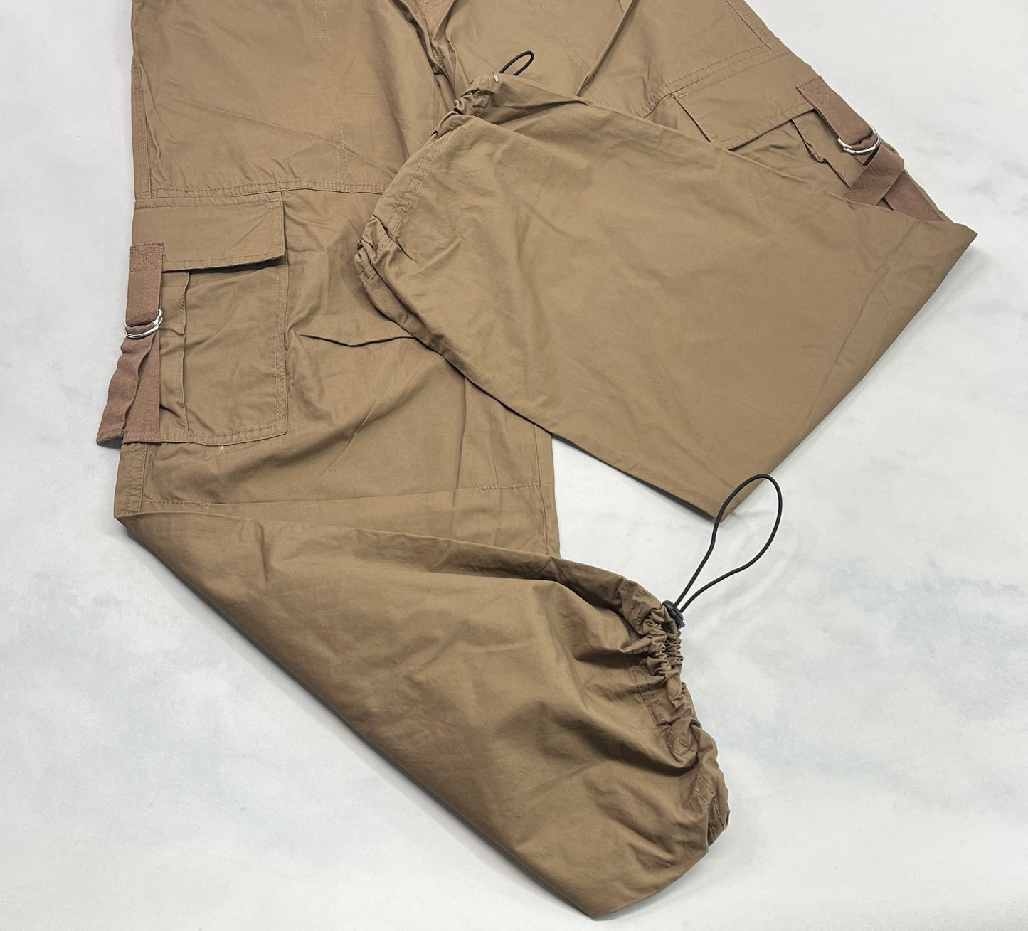 Pantalon : cargo taille et bas élastique . Defrost S/ femme coupe lousse tendance . Neuf!