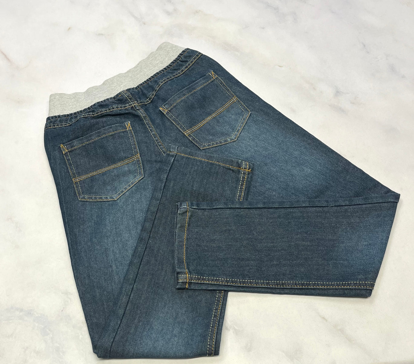 Jeans :10 ans garçon avec bande élastique . État neuve .