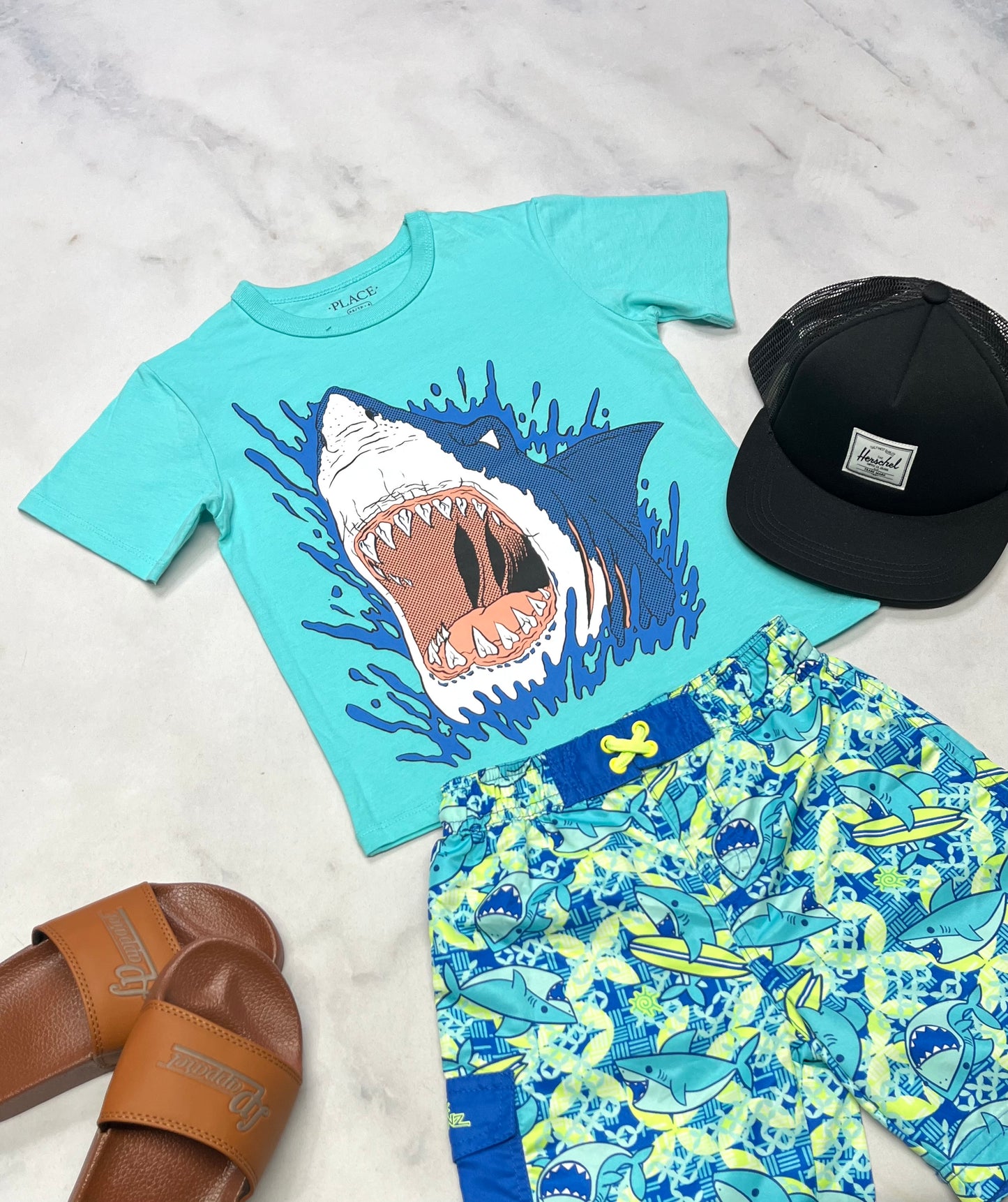 𩔠T-Shirt : requin 4 ans garçon neuf !