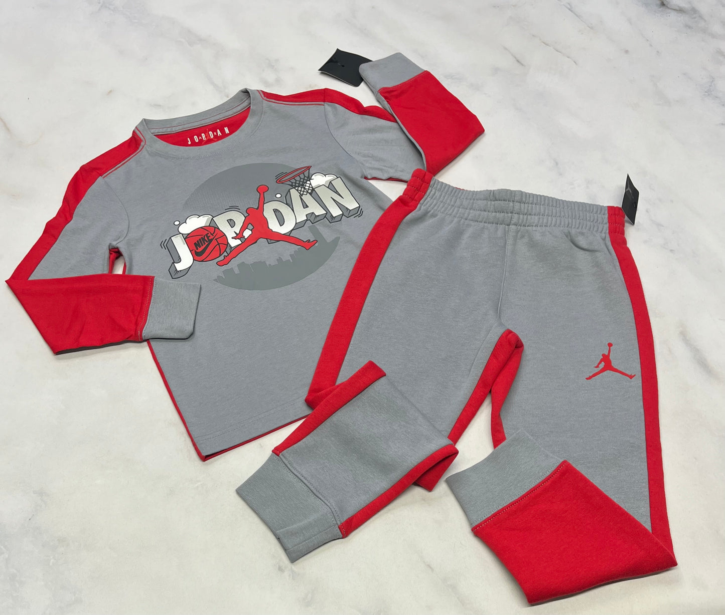 Ensemble JORDAN: 5 ans et 6 ans neuf!