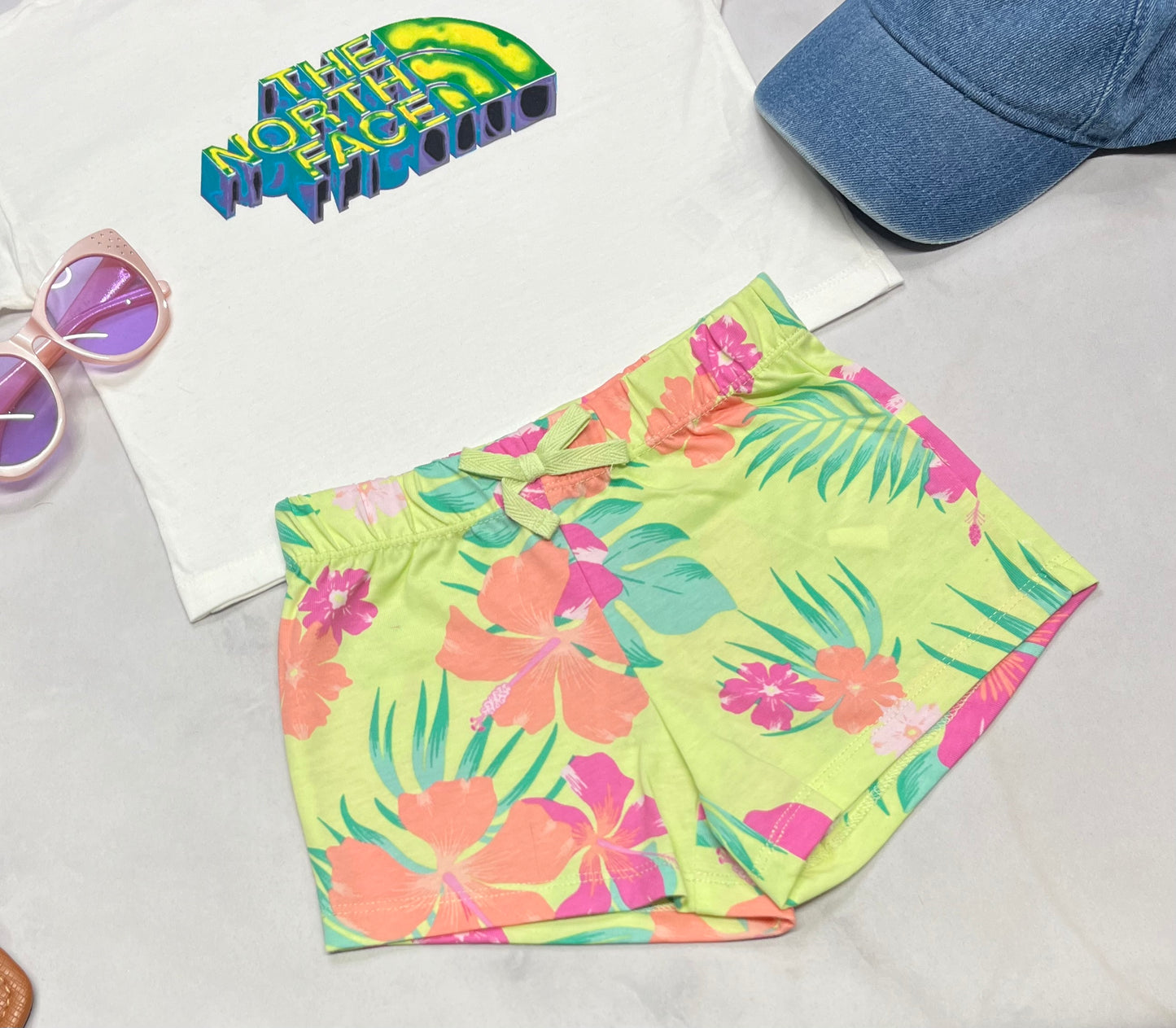 ☀️ Short : fleurie 4 ans fille neuve.