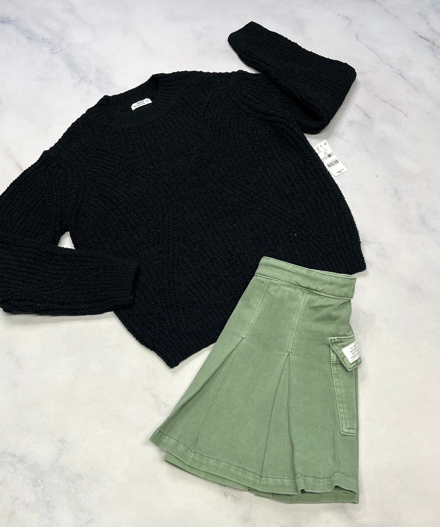 DUO neuf! tricot noir 10-12 ans neuf + Jupe effet jeans 10 ans neuve .