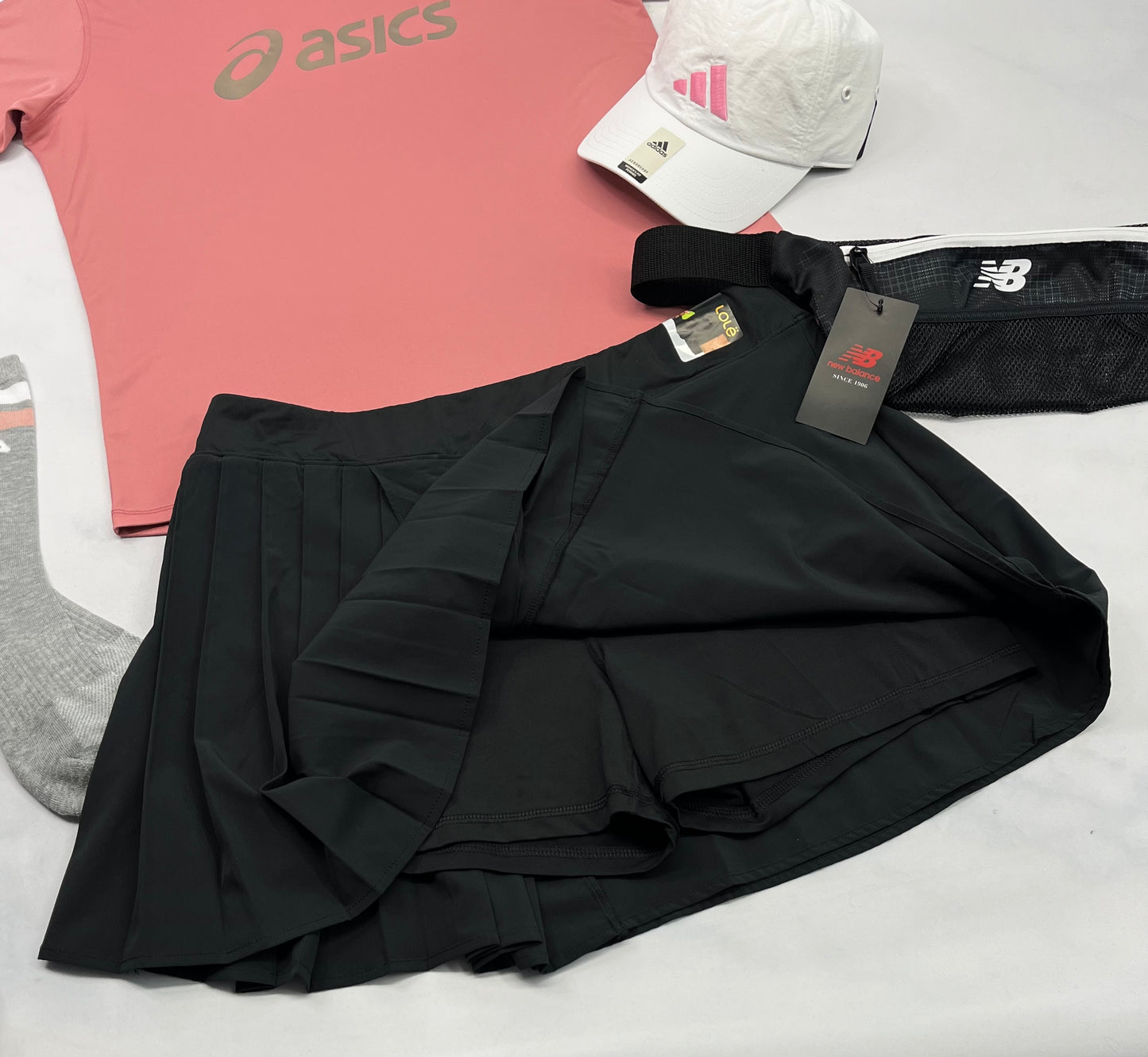 😍 Jupe short intégré : Lolë en tissu de sport stretch dans tout les sens . Encore plus belle en vrai . L/ femme neuve !
