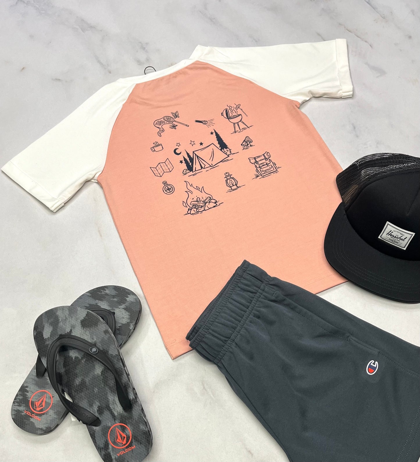 🌵 T-Shirt : Black Mountain fait 6 ans garçon confo . Neuf ! Beau logo au dos . Tissu qualité ++