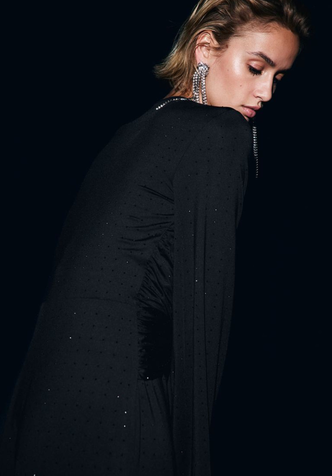 1 pièce pantalon jambe large : tissu avec brillant noir . S( fait 3-4 ans femme ) neuf ! Superbe !!!!