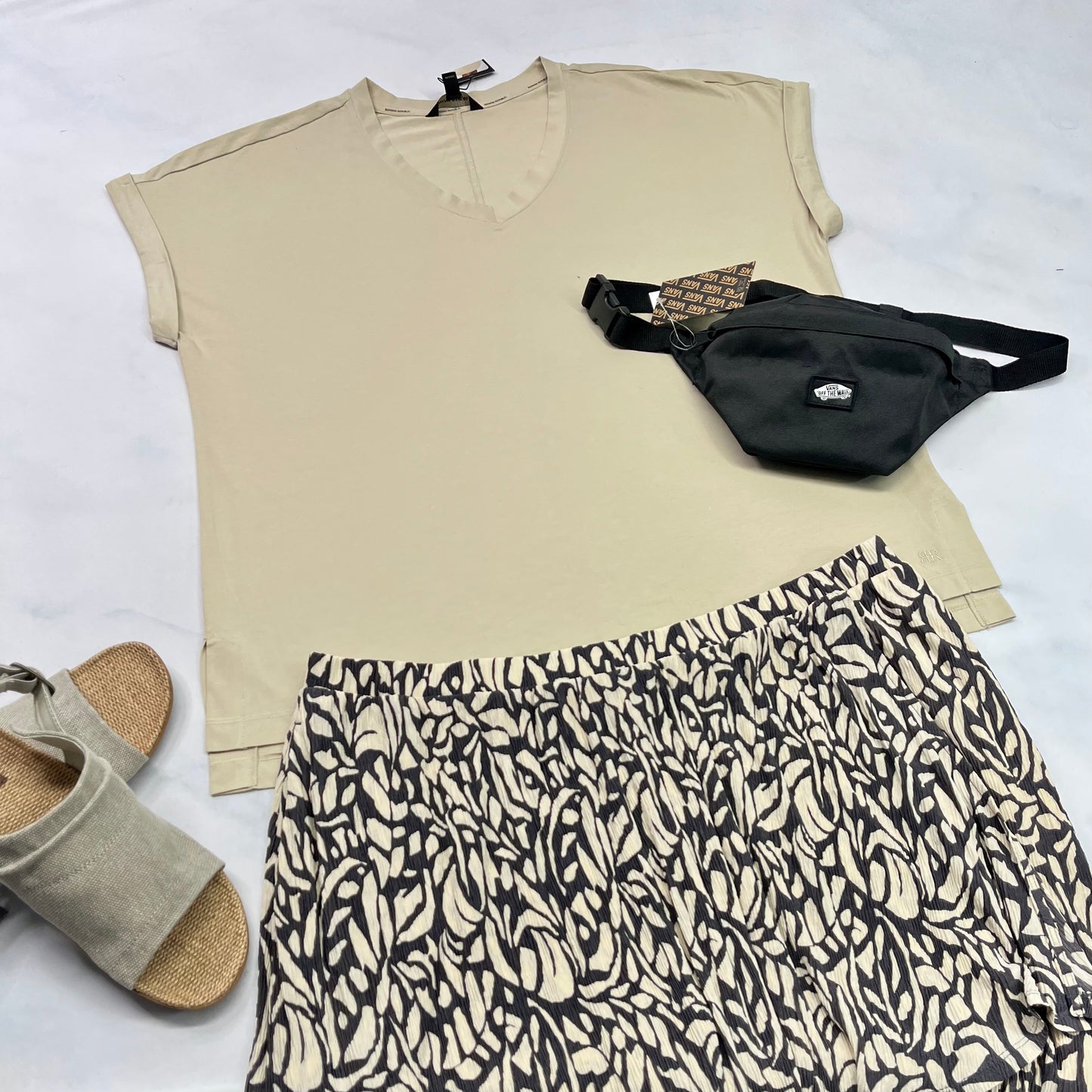 ☀️ Haut beigé : Banana Republic : tissu hyper souple et stretch confo ..( broderie BR au bas ton sur ton ) . XXL femme neuf !!