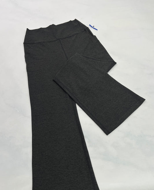 Pantalon sport : look taille haute et bas évasé ( stretch et taille haute ) . Fait : M-L-XL fit .