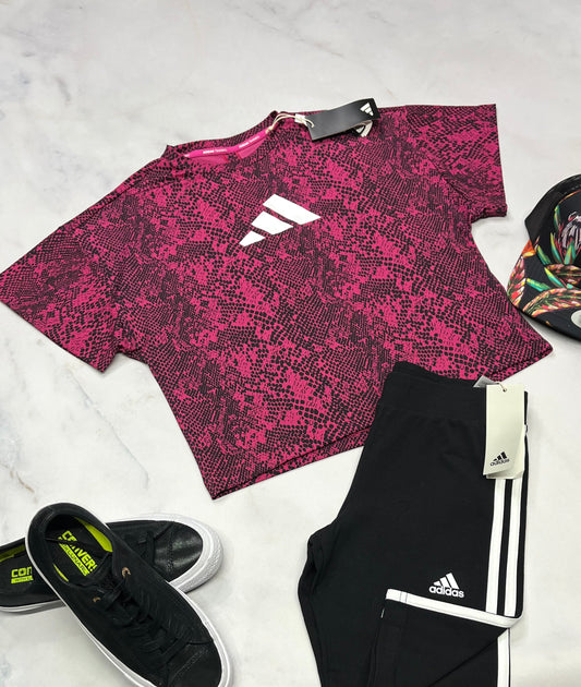 🤩 Manche courte : Adidas en tissu de sport extensible de partout . Fente au bas du dos . 13-14 ans coupe confo fille neuf !