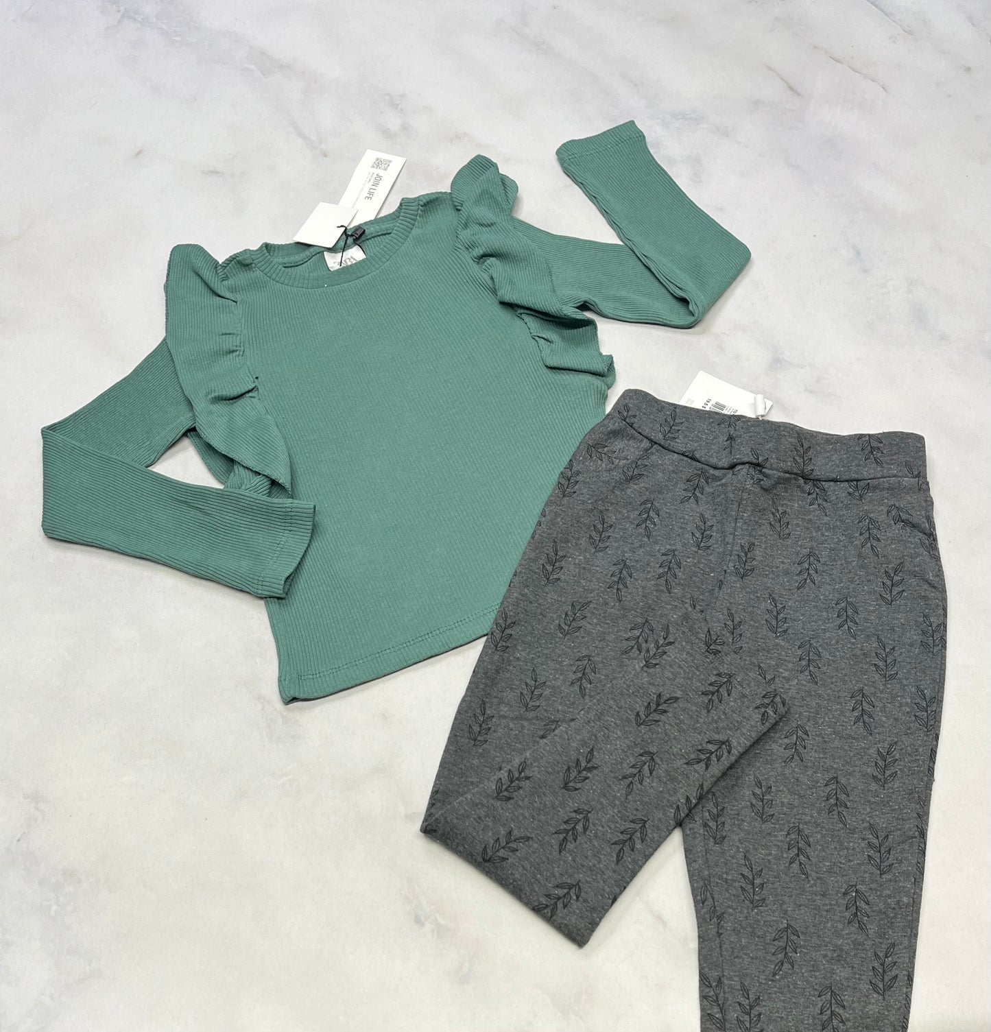 Duo neuf! ZARA + Jog. 4 ans. .