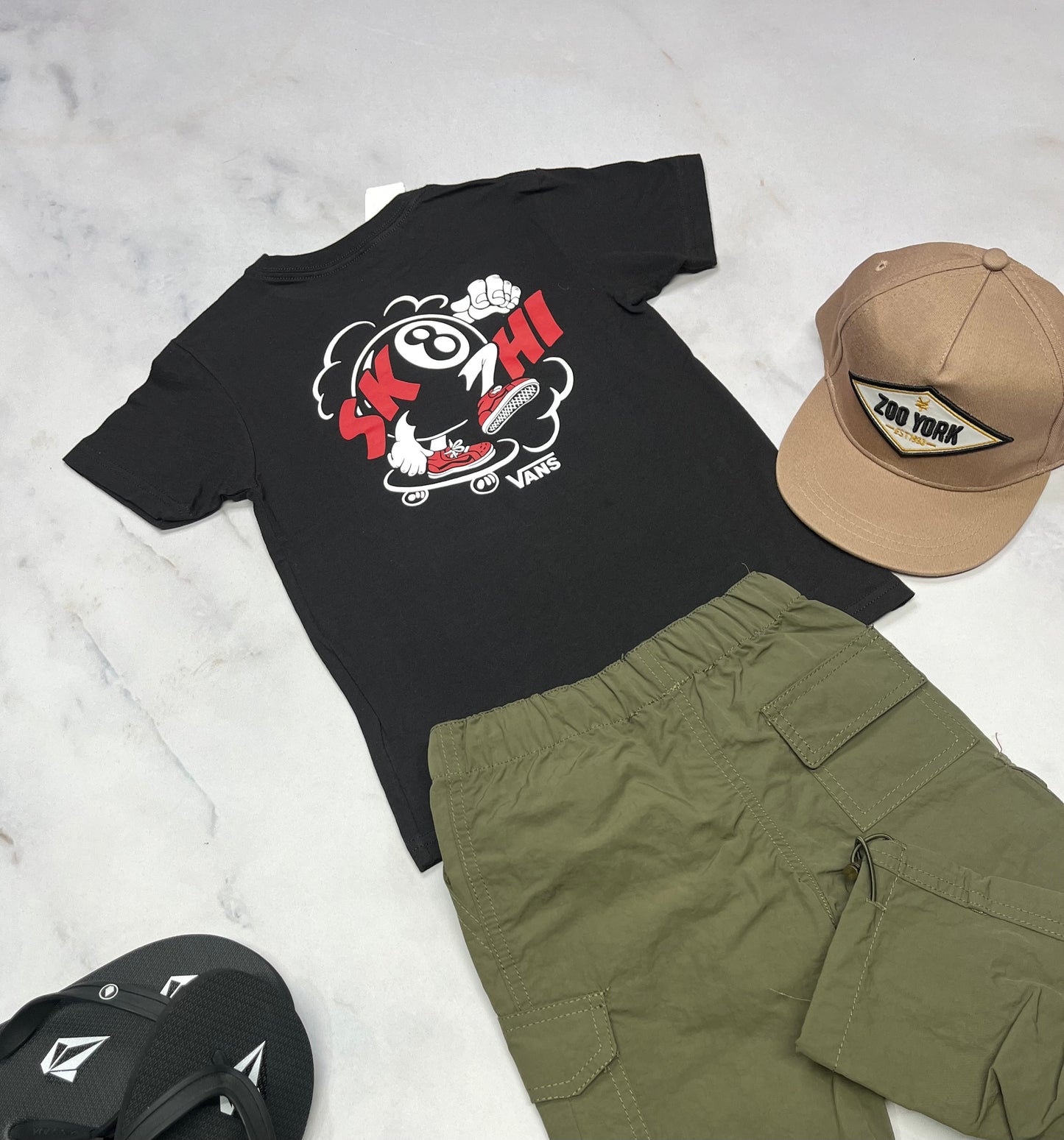 🌵 T-Shirt : VANS 4 ans avec beau logo au dos .
