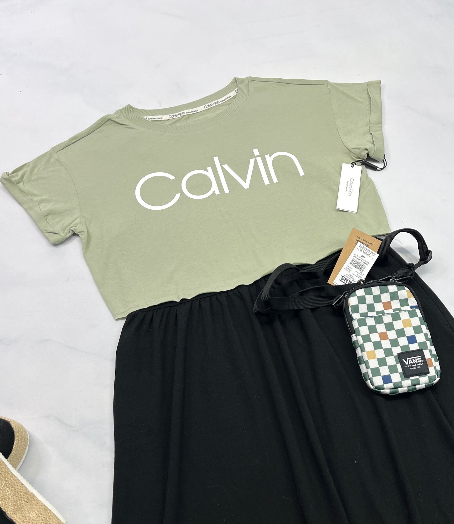 🍃 Calvin Klein : Manche courte look écourté soft confo ( vert doux tendance ). Small femme neuf !