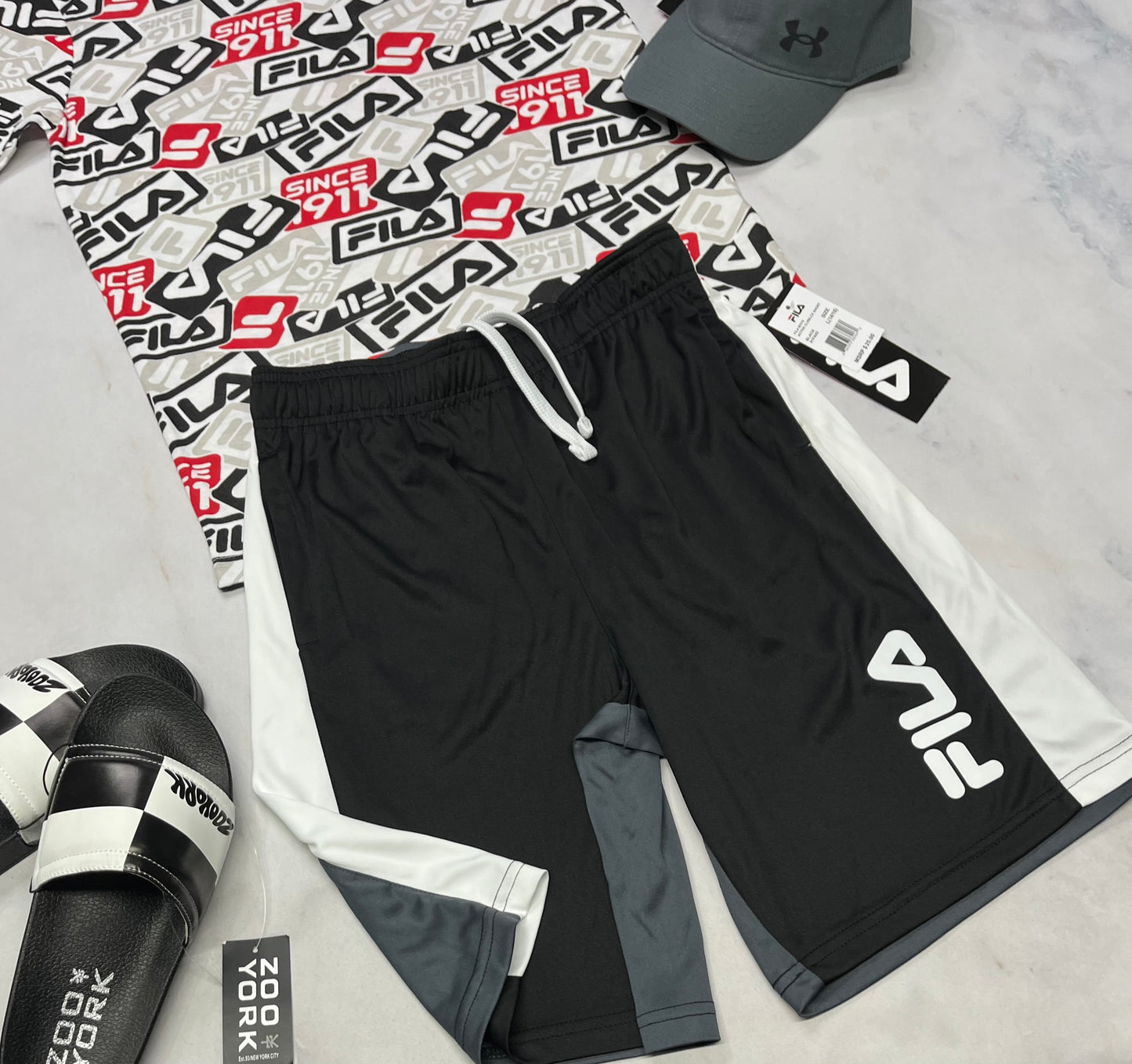 🤩 Bermuda Fila : en tissu de sport 14-16 ans garçon neuf ! Le dos du bermuda est charcoal !