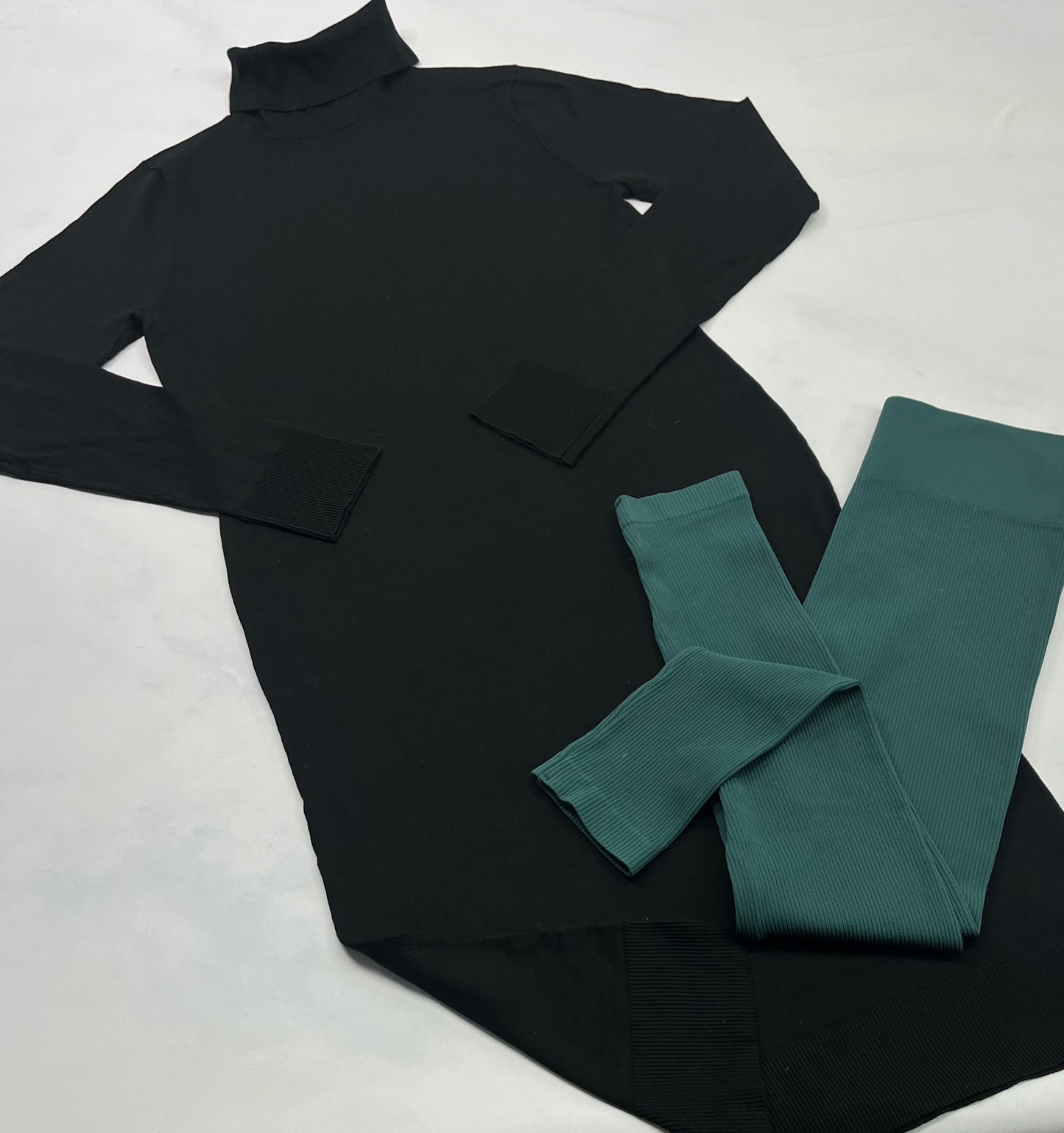 Duo neuf! Robe  : en tricot fin longueur 3quart : M/ femme Tag + leg.rib vert fait M/ femme neuf!