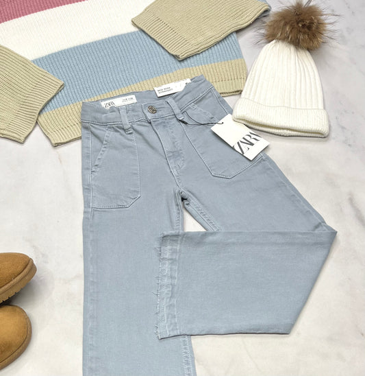 ❄️ ZARA : Jeans taille haute 6ans petite taille neuve. ( fait 5 ans taille mais 6 ans longueur )