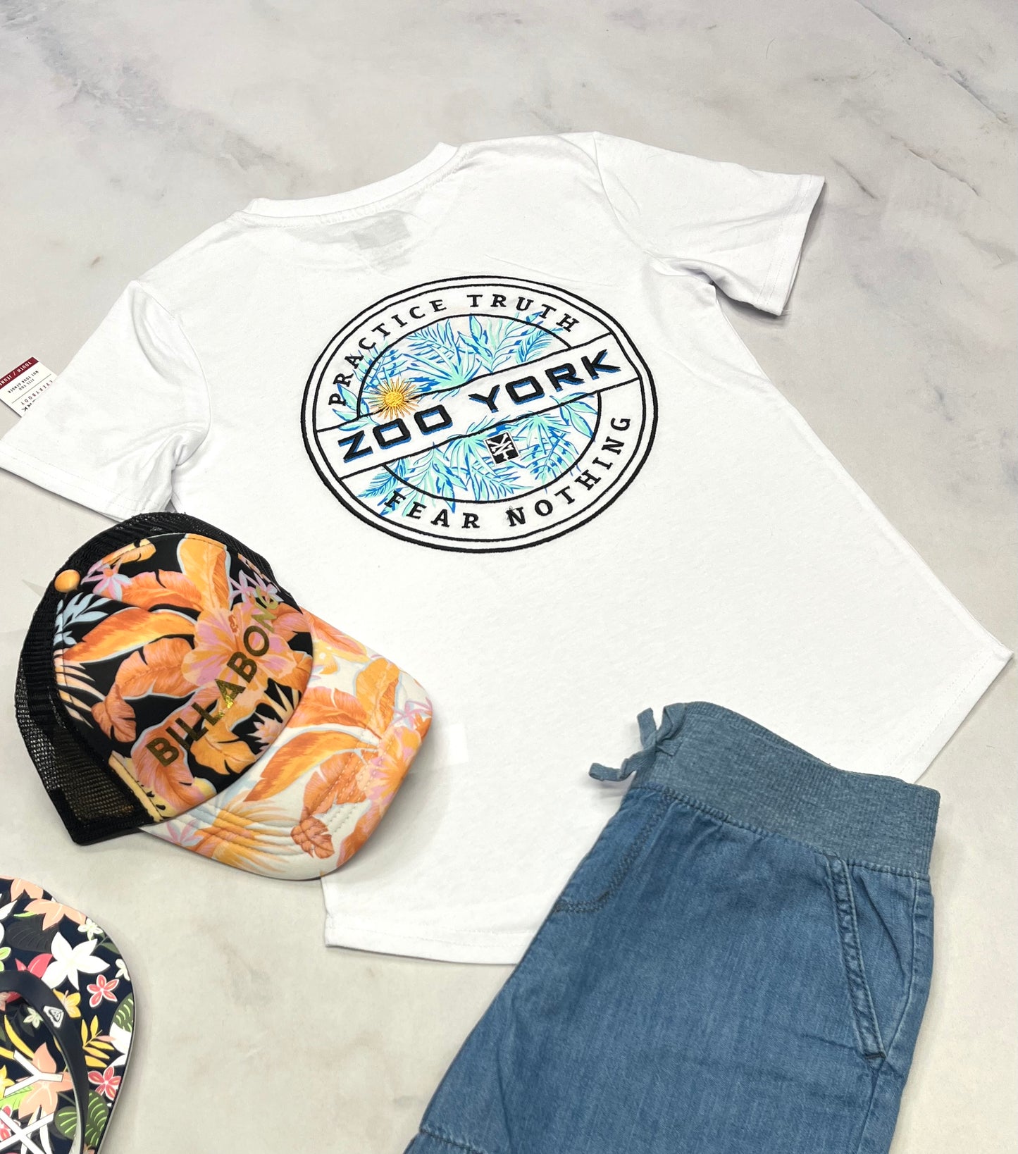 🌻 Manche courte : Soft Zoo York fait 10 ans fille neuf ! Beau logo au dos et effet de broderie dans le logo.