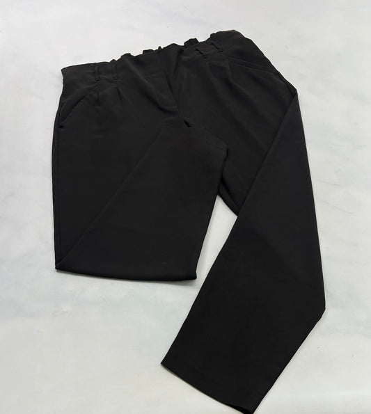 Reitman : Patalon tissu chic mou . Fait XL/16 ans femme . Taille frison stretch au dos . S’enfile comme un leg. Longueur pour petite . Comme neuf!
