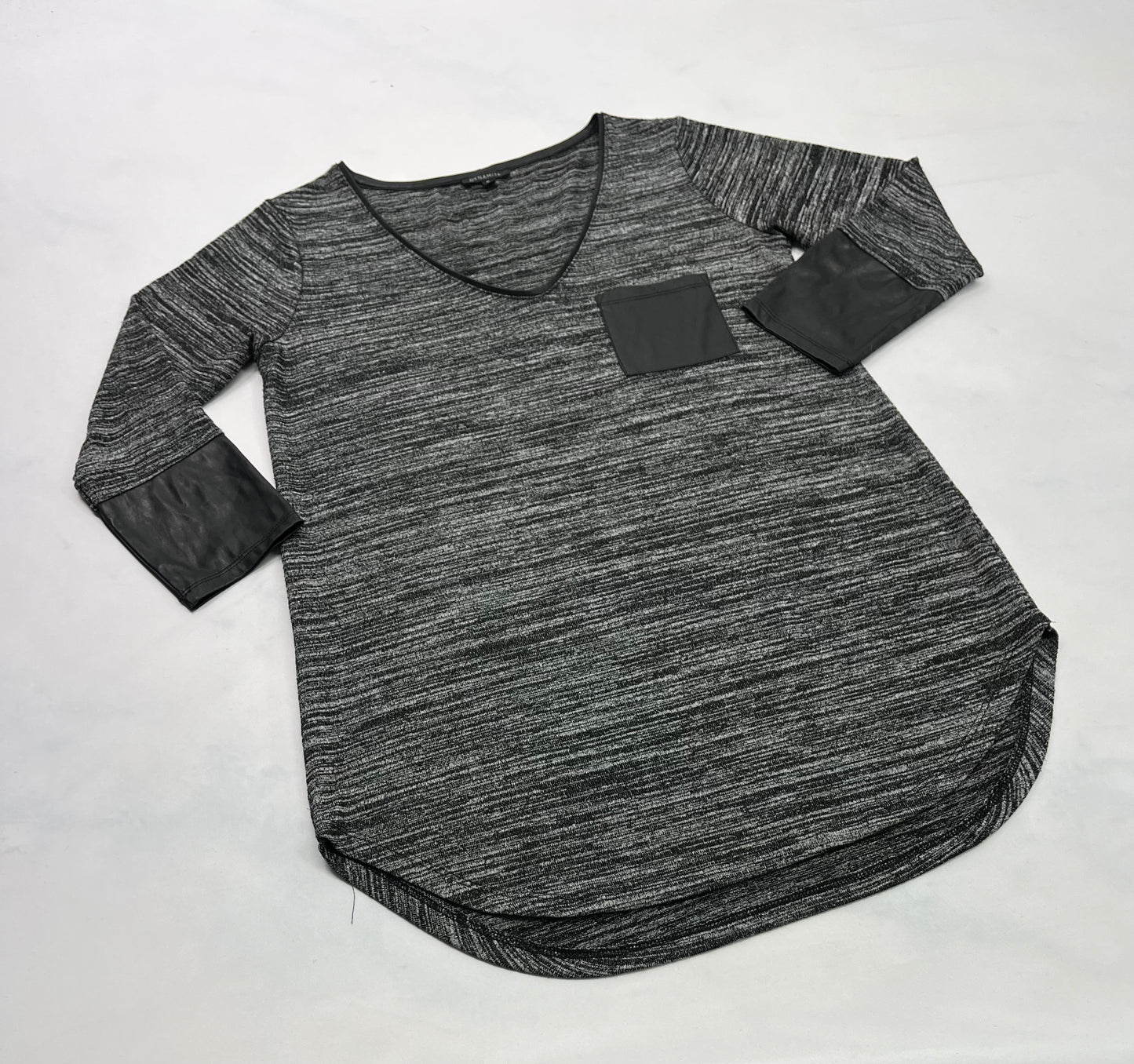 Dynamite : Manche 3/4 ( le noir effet cuir ). M/ fit stretch ( SM-femme ) super état .